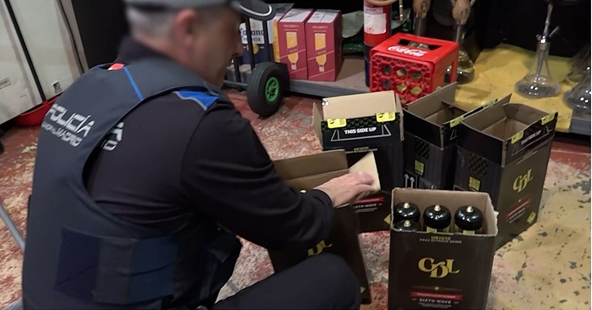 Alerta por el consumo del 'gas de la risa' en jóvenes, que triplica el de la heroína