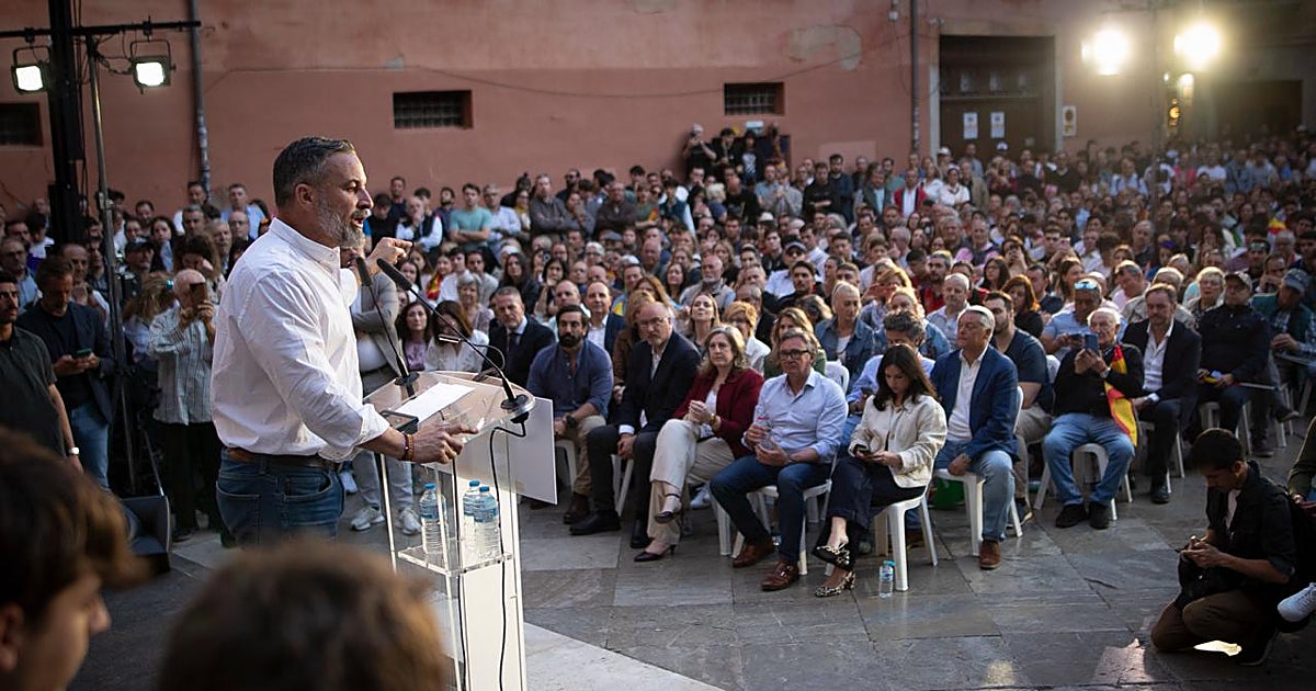 Abascal tras el pacto entre PP y Vox en Extremadura: «Que nadie se confíe»