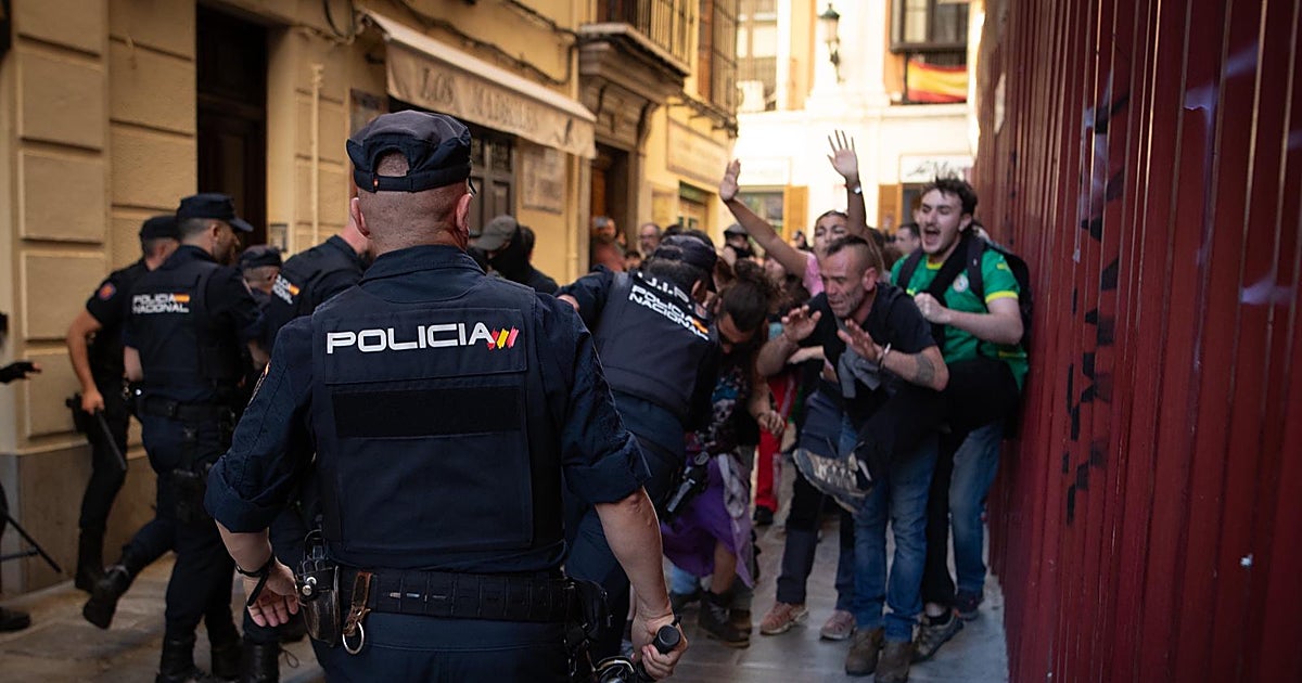 Antifascistas intentan boicotear un acto político de Vox en Granada
