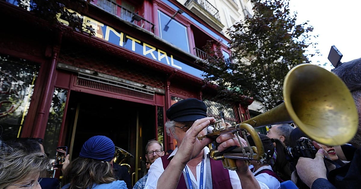Miles de aficionados al jazz invaden el centro de Madrid por el «funeral alegre» del Café Central