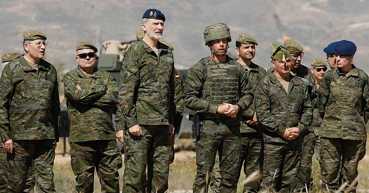 El Rey supervisa en Almería el futuro de la guerra terrestre