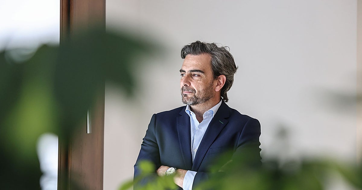 Diego Calvo: «Si una ciudad se empeña en una ruta a un destino concreto, yo estoy para ayudarla»