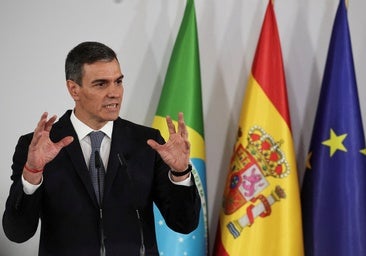 Sánchez se viste de líder global de la izquierda para desviar el foco de sus problemas en España