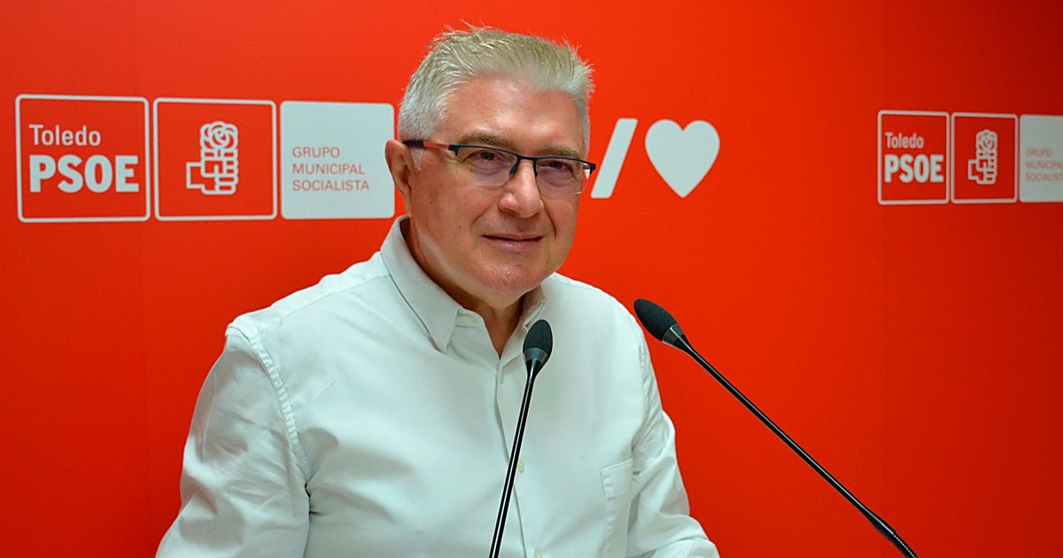 El PSOE denuncia el «grave deterioro» del Casco por la invasión de cartelería que no cumple la ordenanza