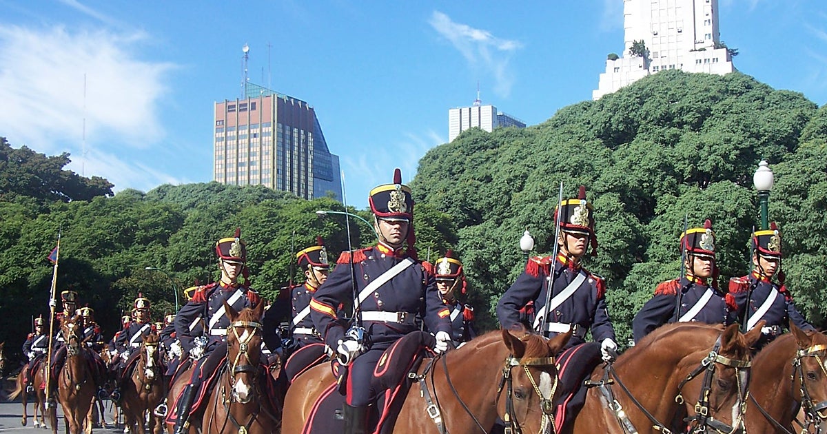 Granaderos a caballo escoltarán el cortejo de la Misa Pontifical Rociera en Buenos Aires