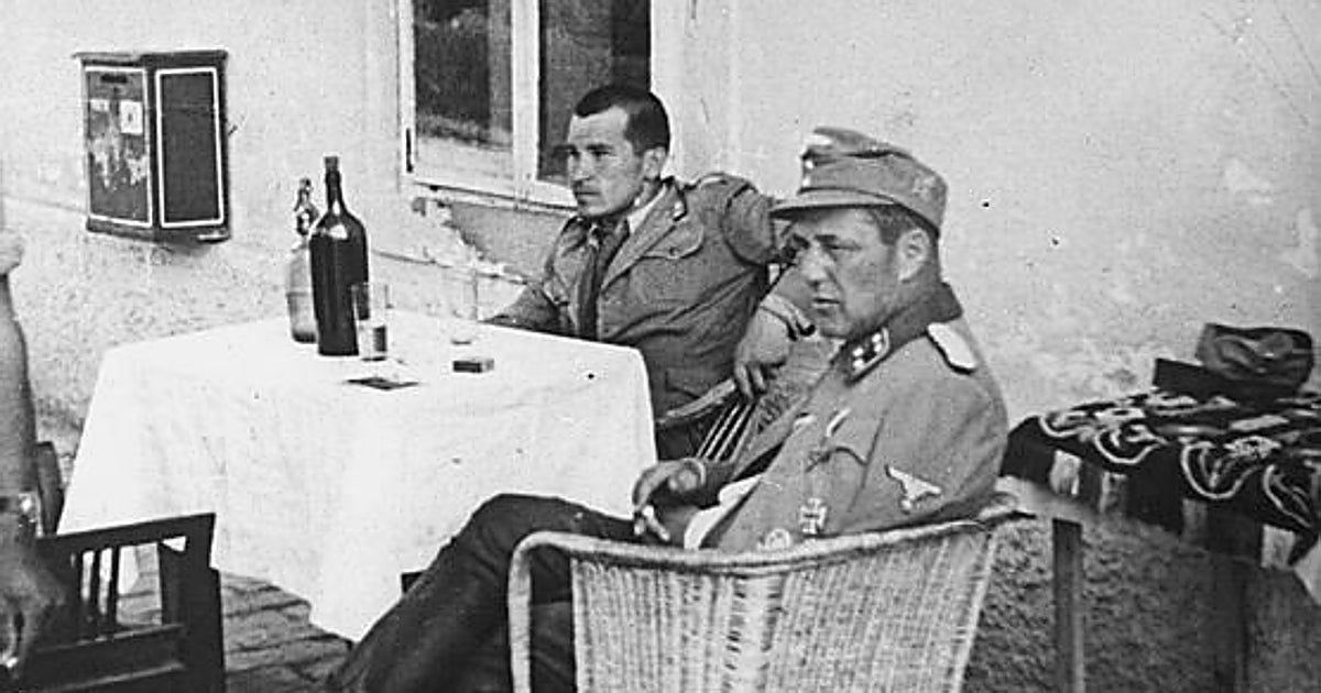 El Gobierno ordena retirar el escudo fascista del panteón de Luburic 'el carnicero', enterrado en Valencia