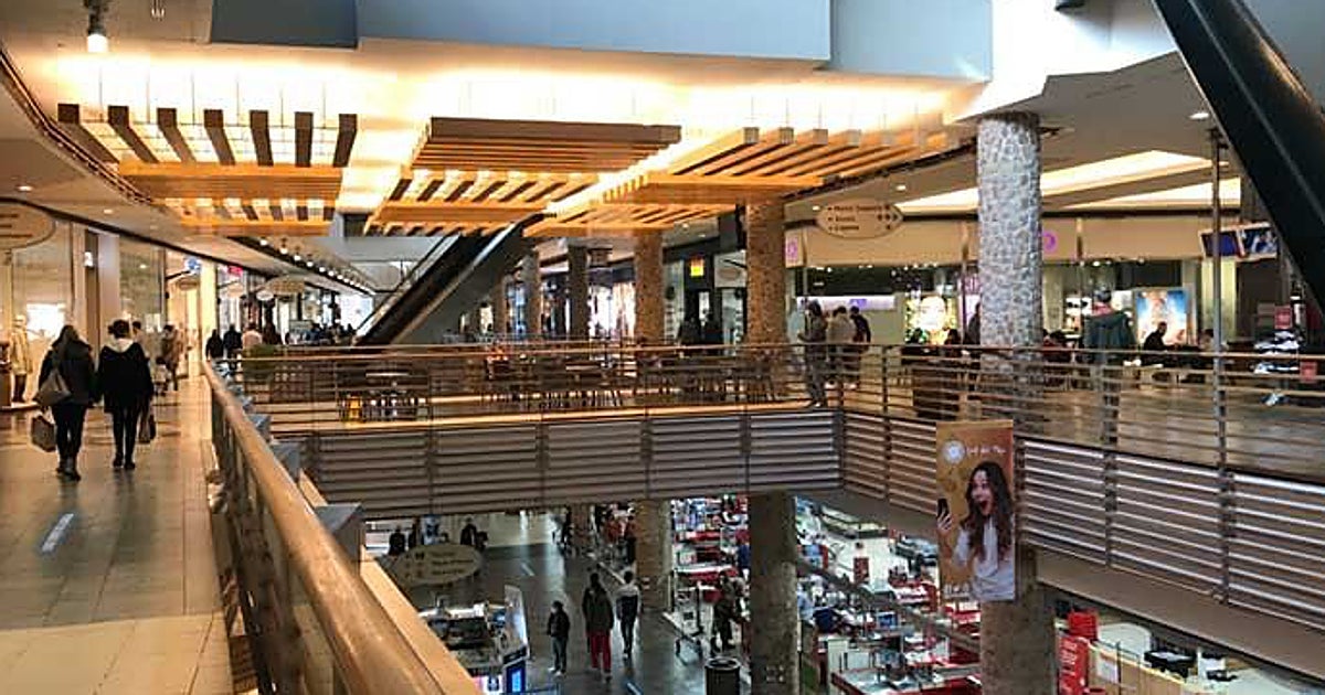 Cuatro detenidos por robar perfumes, ropa y gafas de sol en el centro comercial Luz del Tajo