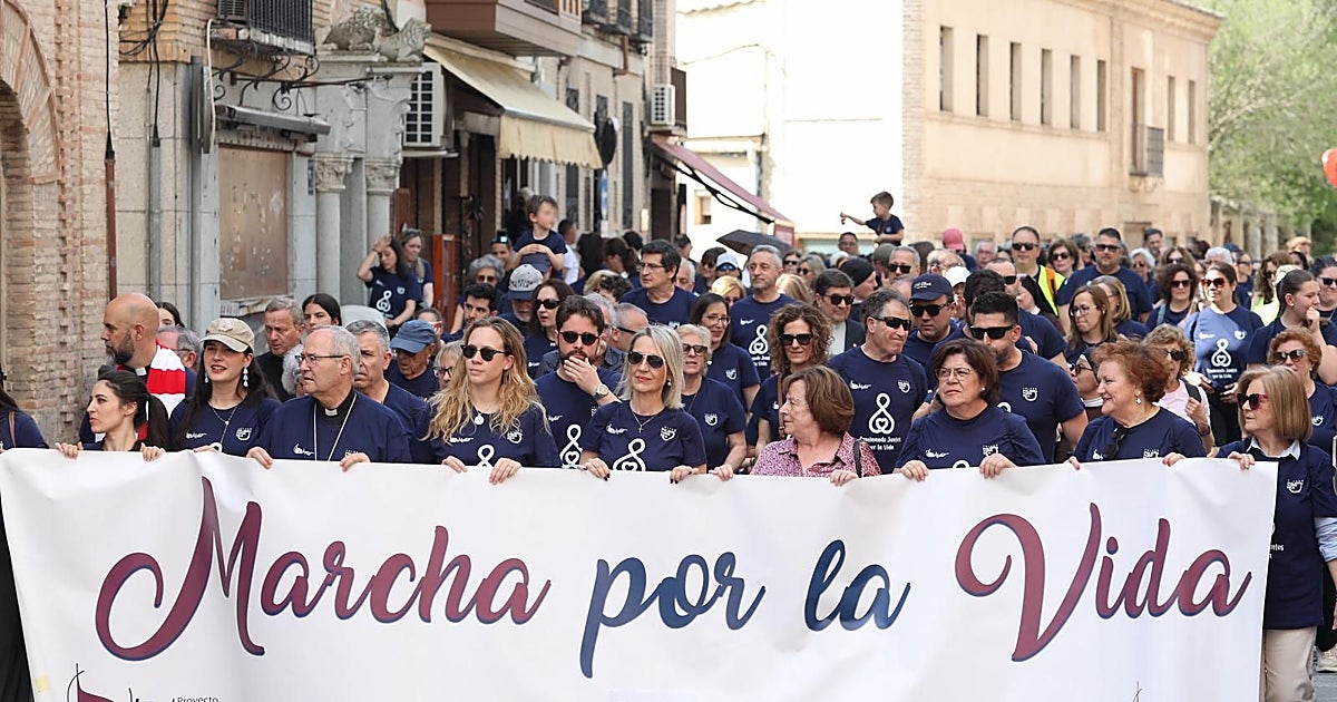 Cerca de 800 personas claman «Sí a la vida» en las calles de Toledo