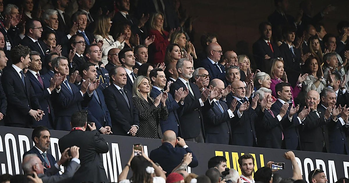 Juanma Moreno presume en la Copa del Rey de que Andalucía sea protagonista de «un evento de máximo nivel»