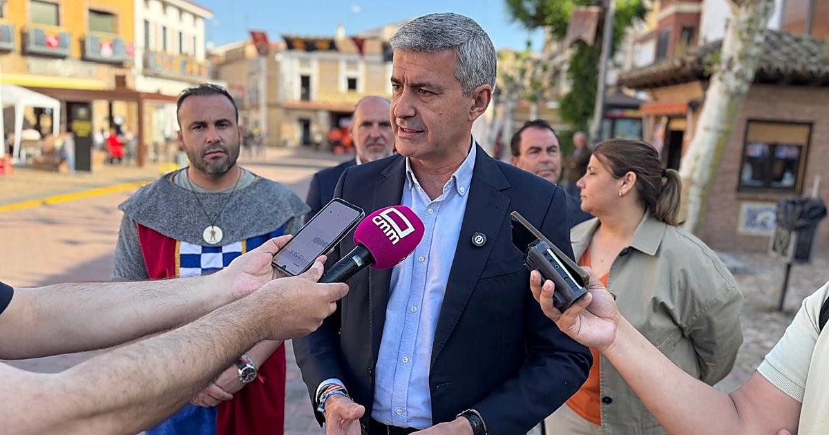 El PSOE exige a Paco Núñez que expulse a dos concejales del PP en El Casar de Escalona por «hacer negocio con la migración»