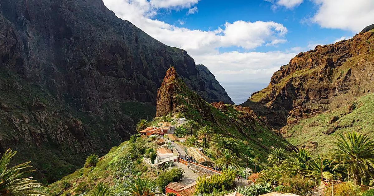 Parece Machu Picchu, pero está en España: una ruta de senderismo única en Tenerife con el Atlántico de fondo
