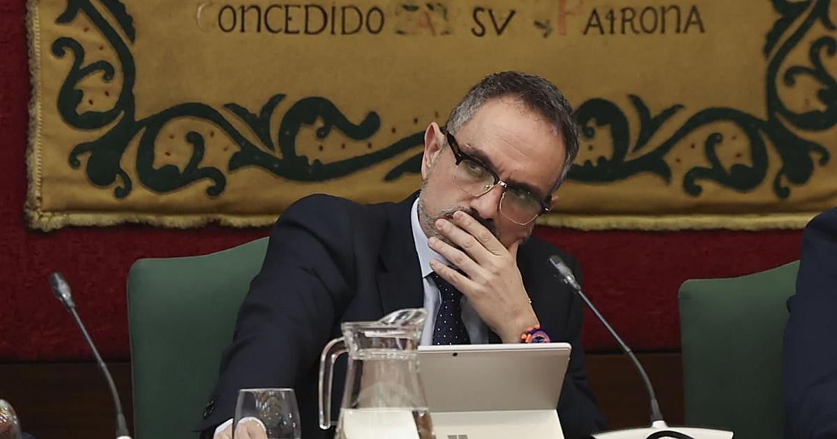 Admitida a trámite la querella contra el alcalde de Móstoles por acoso sexual y laboral y otros cuatro delitos