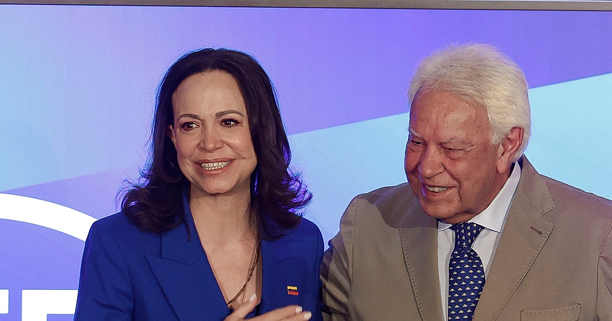 Felipe González se desmarca de la indiferencia de Sánchez y ensalza a Corina