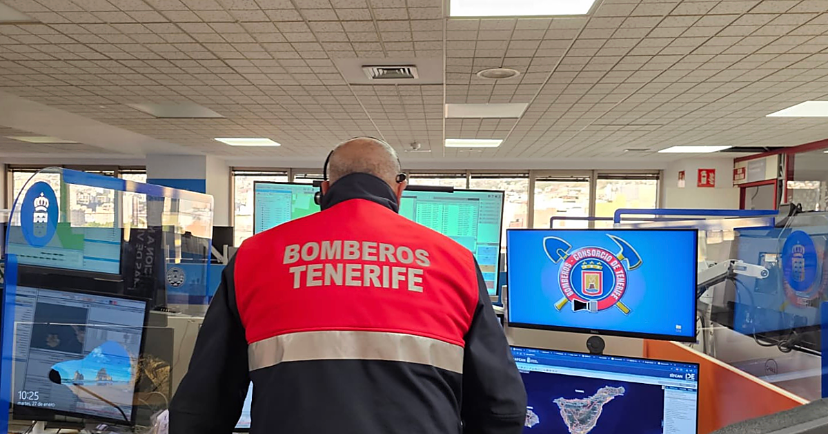 Rescatada en estado crítico una conductora que cayó por un barranco en Tenerife