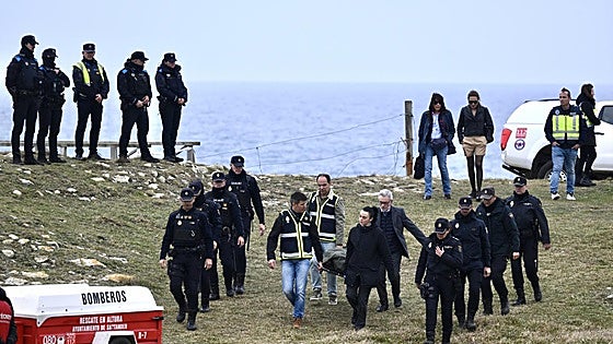 La juez imputa seis delitos de homicidio a tres funcionarios de Costas por el colapso de la pasarela de Santander