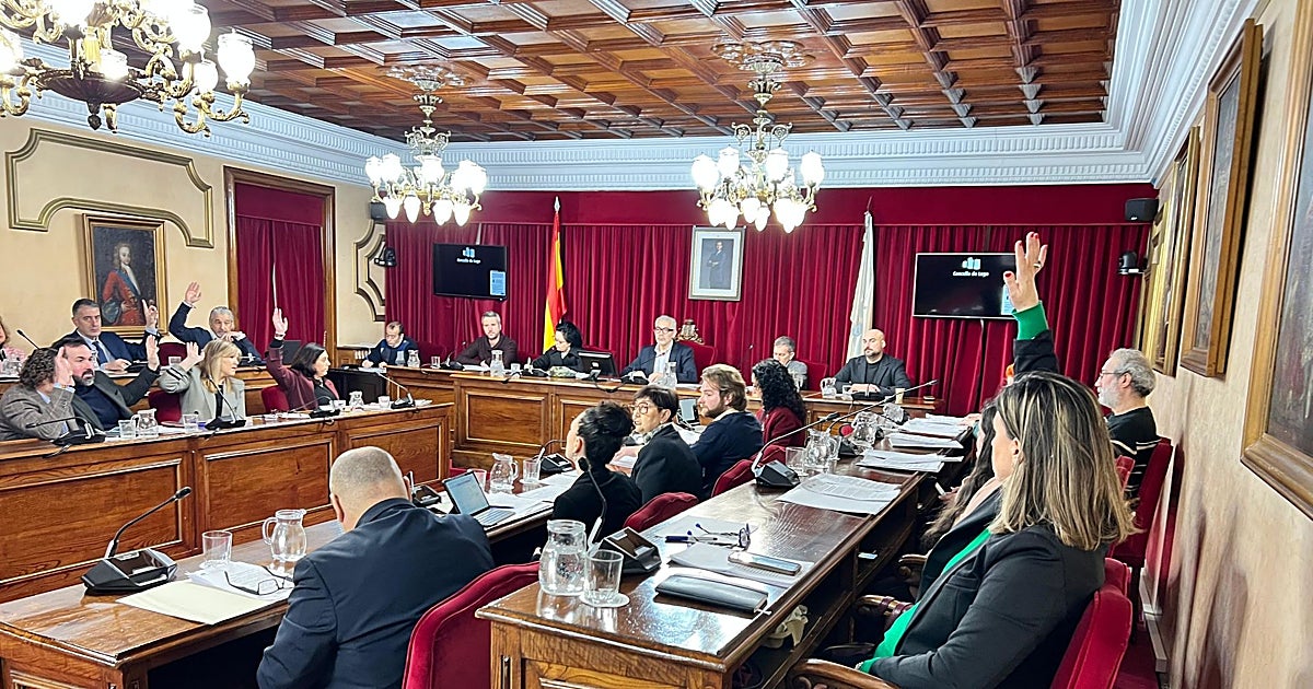 La oposición insinúa un cargo a medida de la exedil del PSOE