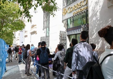Empleados de Correos tramitan miles de regularizaciones sin tener la formación