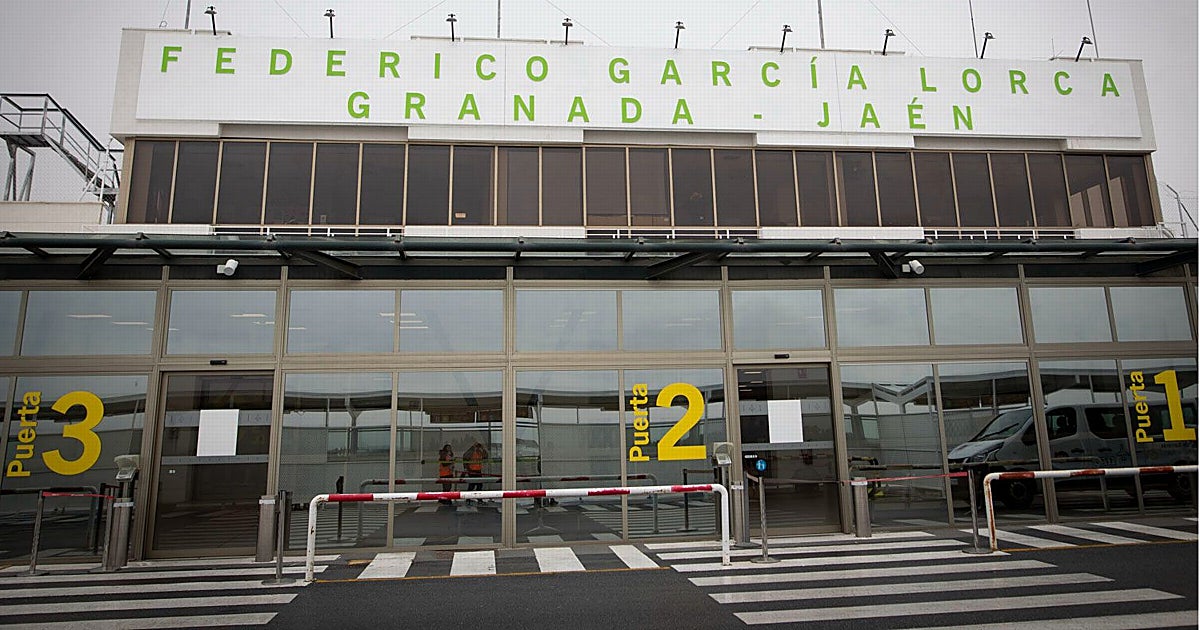 La guerra política por no cerrar el aeropuerto de Granada se intensifica