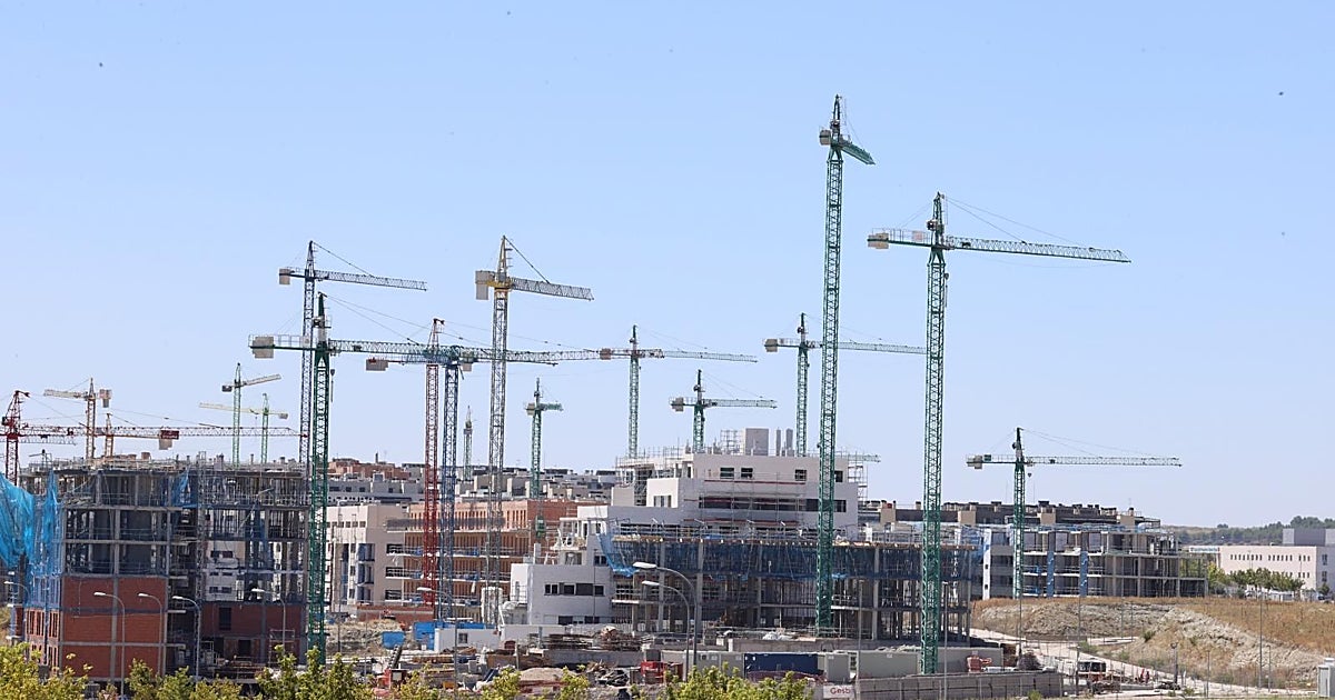 El Gobierno de Ayuso activa su Plan de Choque de Vivienda y presume de las 70.353 promovidas en la legislatura