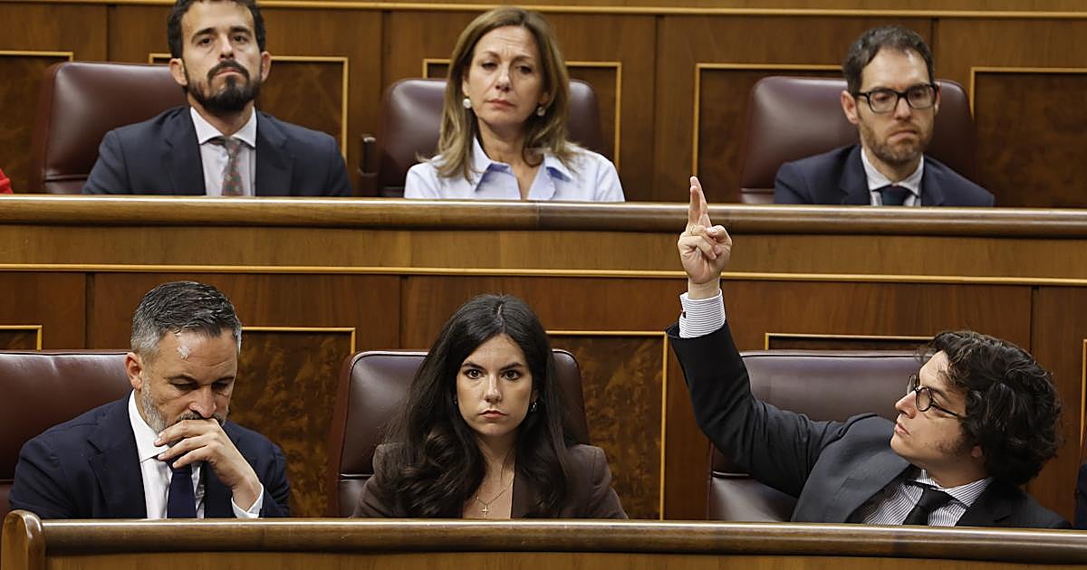 «Prioridad nacional» y «arraigo»: los términos que enzarzan al Partido Popular y Vox