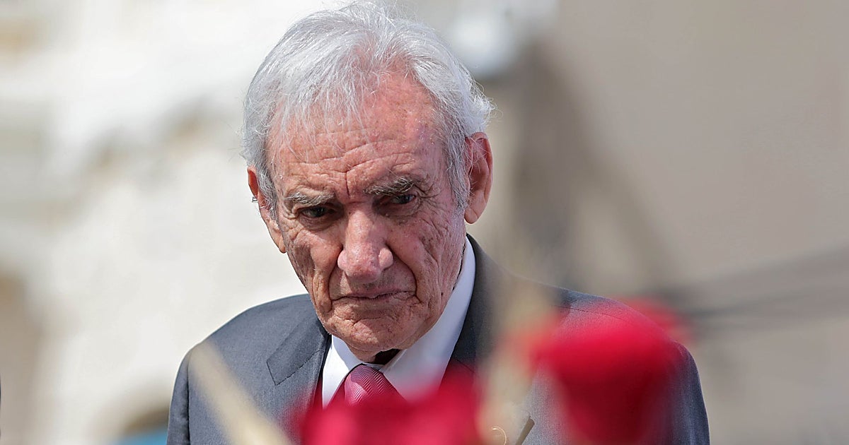 Luis del Olmo subraya la universalidad de Gaudí y el «privilegio» de visitar Casa Botines en León