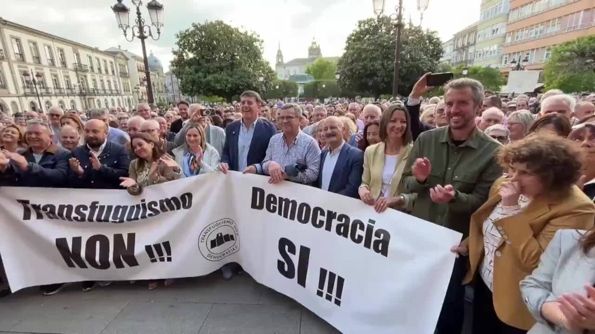 Dos mil personas protestan ante el Ayuntamiento de Lugo en contra de la ...