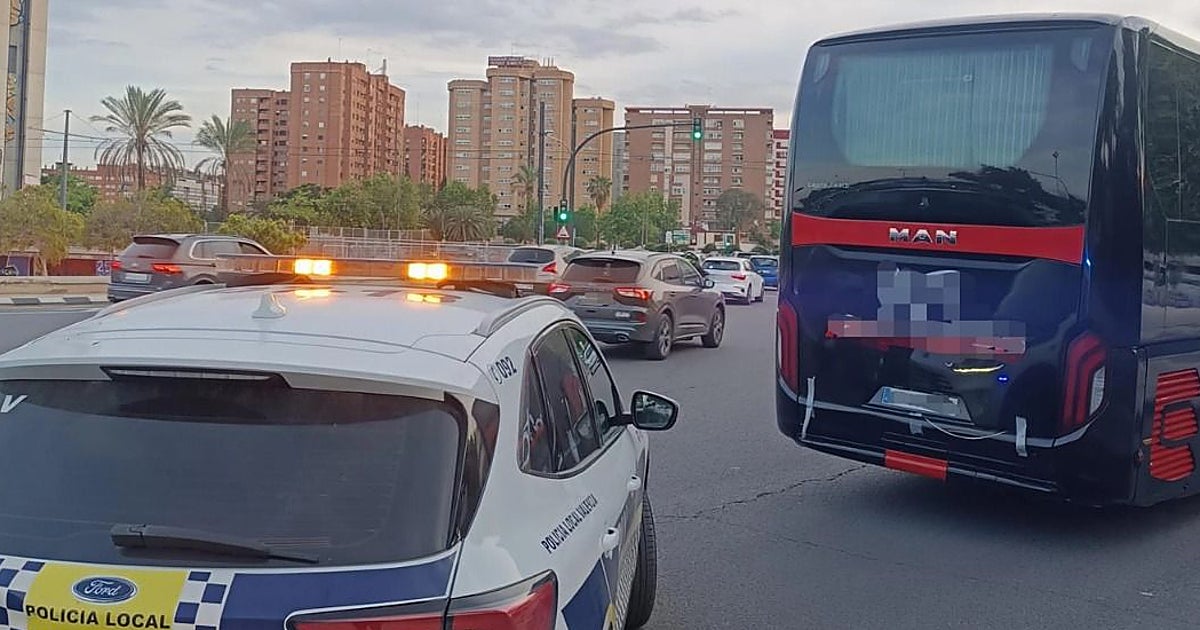 Inmovilizan un autobús de turistas en Valencia tras dar su conductor positivo en cocaína