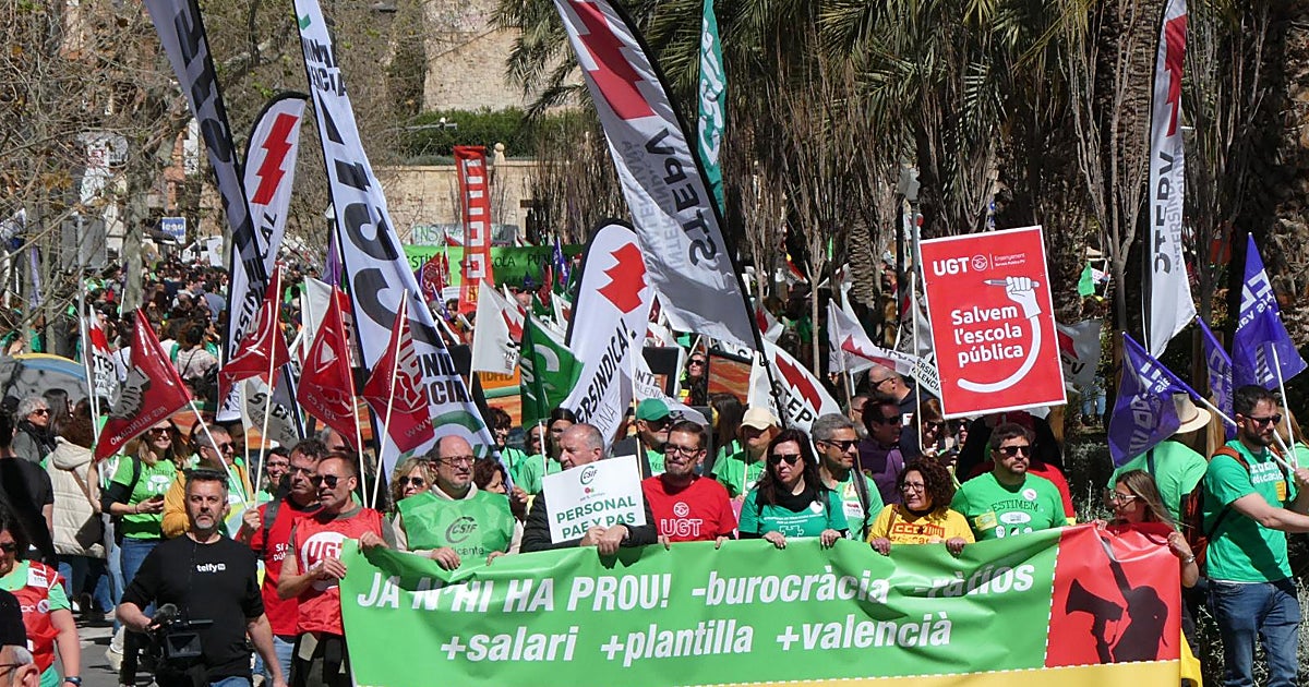 Rebelión de familias y amenazan con salir a la calle contra la huelga docente: «Quieren todo en valenciano»
