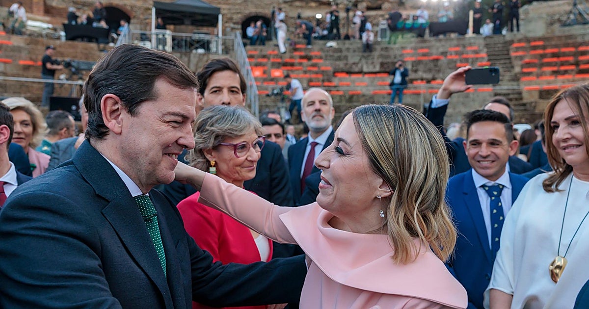 Mañueco arropa a María Guardiola en su toma de posesión como presidenta de Extremadura