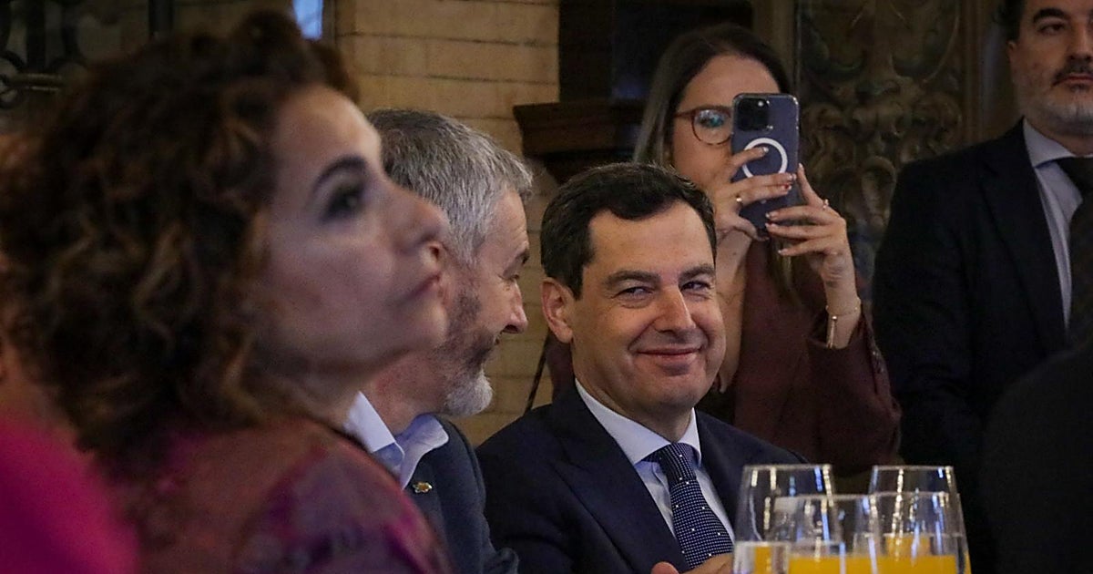 El CIS de Tezanos da una ventaja de casi 15 puntos a Juanma Moreno sobre María Jesús Montero y roza la mayoría absoluta