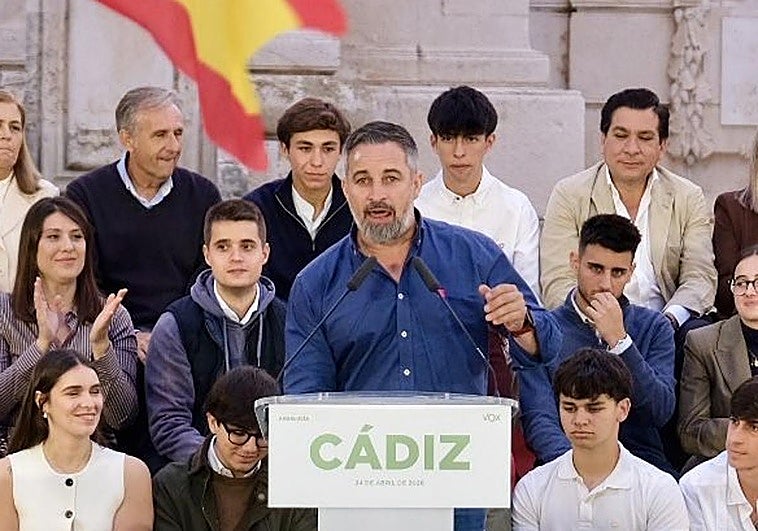 Abascal acusa a los obispos de hacer «negocio» con la inmigración: «Esa es su prioridad»