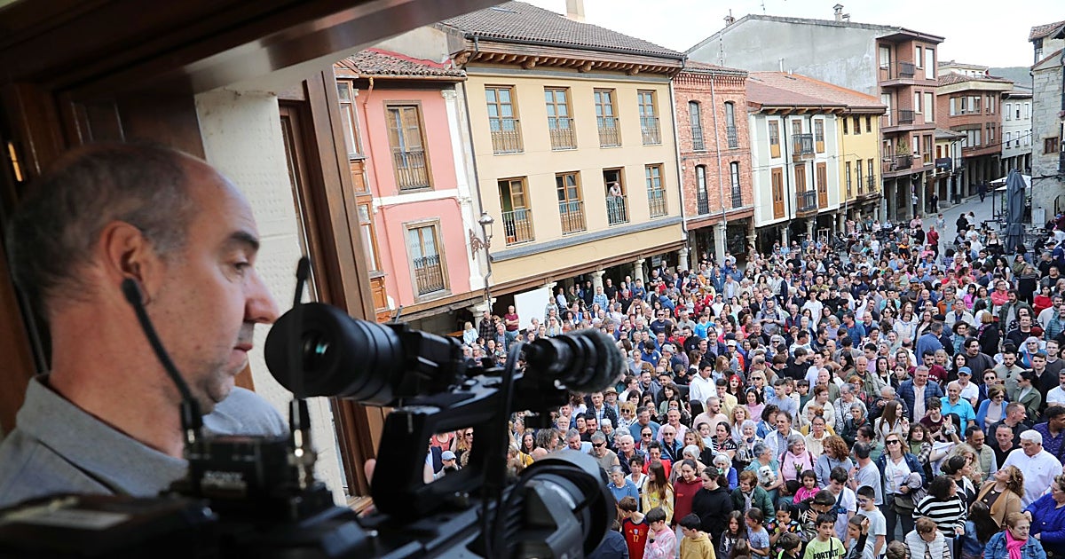 Cervera de Pisuerga (Palencia) rinde homenaje a Piedad Isla con una recreación fotográfica histórica
