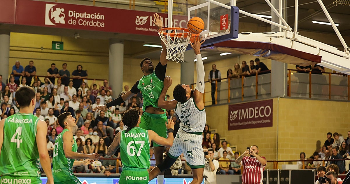 El Coto Córdoba arrasa al Amics Castelló en Vista Alegre y deja encarrilado el ascenso a Primera FEB (105-75)