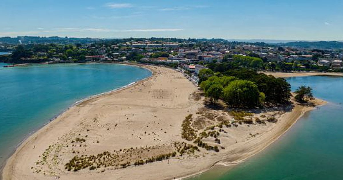 El precioso pueblo de Galicia conocido como la 'Marbella del norte': playas de postal y viviendas de alto nivel