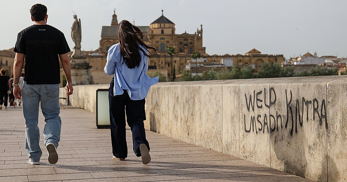 El PSOE pide al Ayuntamiento instalar cámaras de vigilancia en el Puente Romano