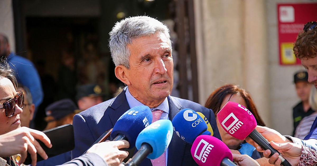 El delegado del Gobierno recuerda a Page que Sánchez ganó después las Primarias con «mucha mayoría»