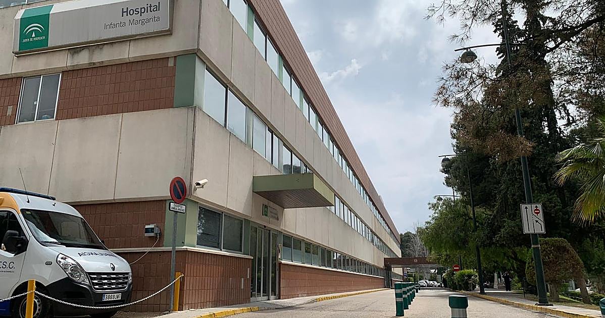 Tres heridos, una mujer y dos niños, en Cabra en un choque de dos vehículos, trasladados al hospital