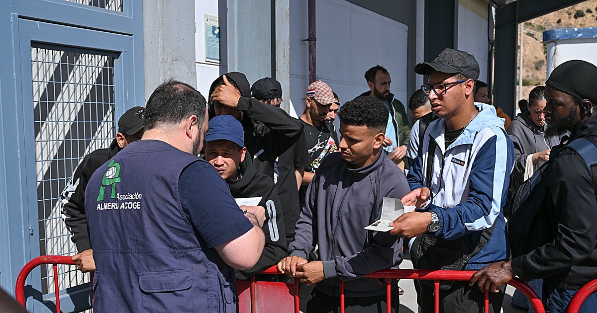 'Mujeres p'alante' y vendedores ambulantes: las entidades que pueden tramitar la regularización de inmigrantes