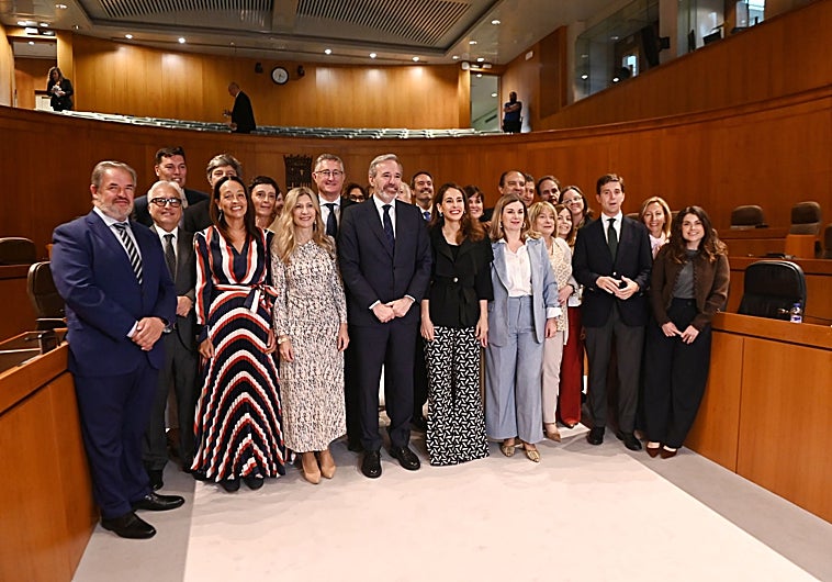 Azcón se convierte en el primer dirigente del PP que repite al frente ...