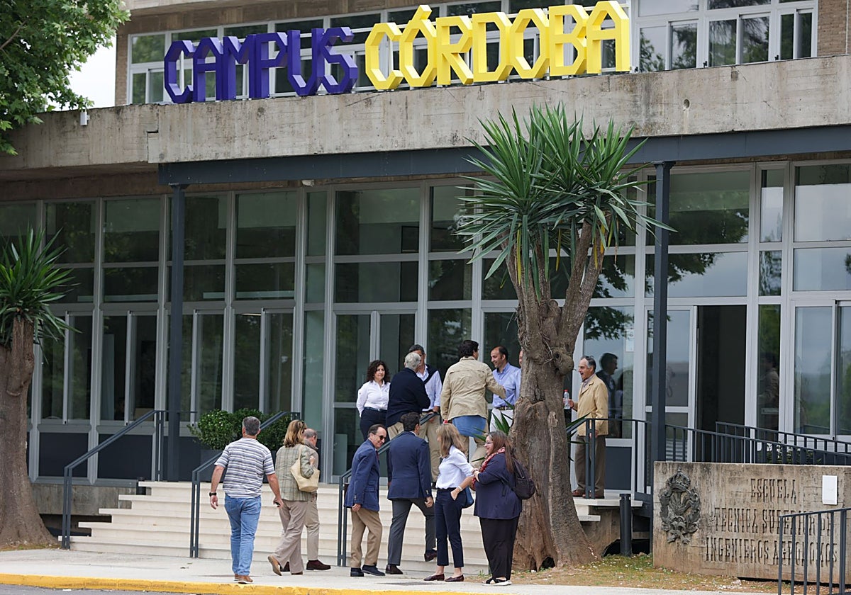 Asaja Córdoba celebra una polémica asamblea en la que el presidente no ...