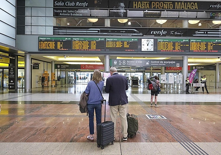 El AVE entre Málaga y Madrid vuelve tres meses después con menos trenes disponibles y viajes más largos