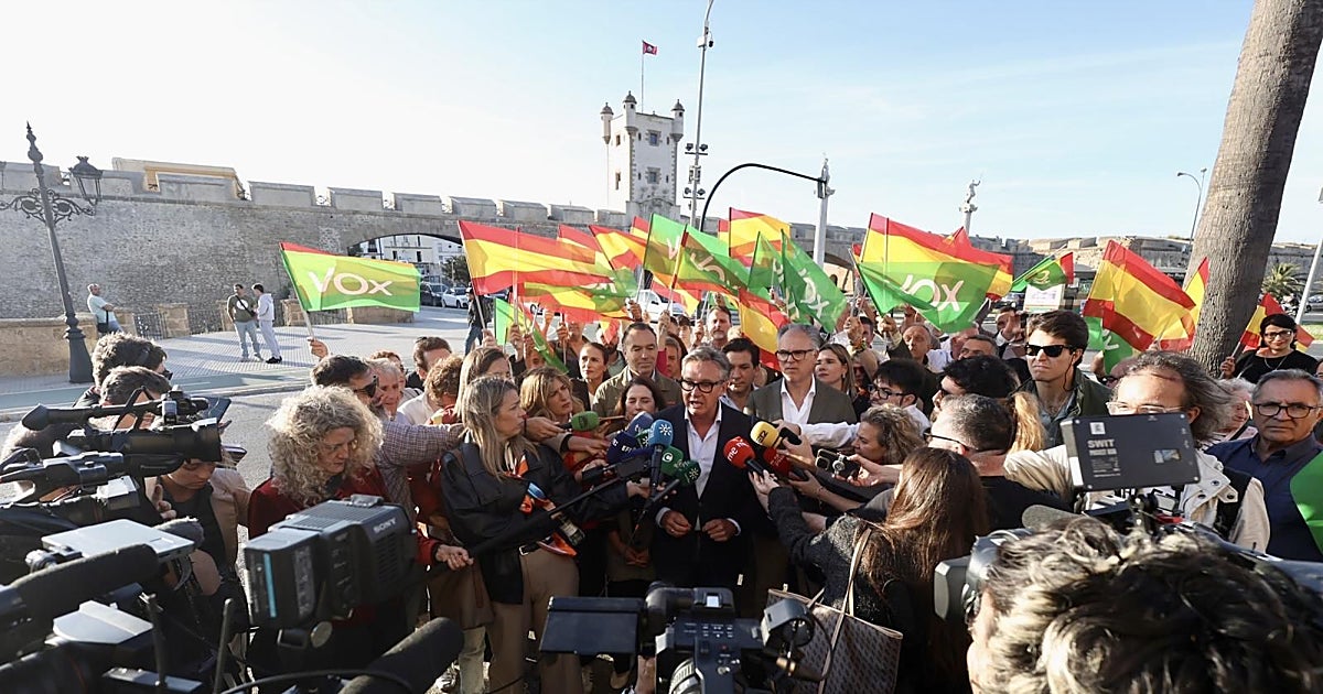 Vox abre la campaña andaluza en Cádiz agarrado a la 'prioridad nacional': «Que las ayudas sean para los de aquí»