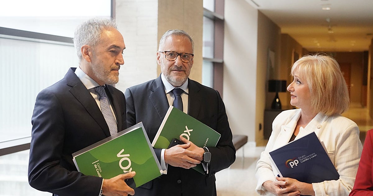 PP y Vox «avanzan medida a medida» en las negociaciones para formar gobierno
