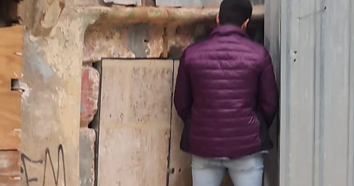 Hasta 3.000 euros por orinar o escupir en Valencia: así son las nuevas multas por ensuciar la calle