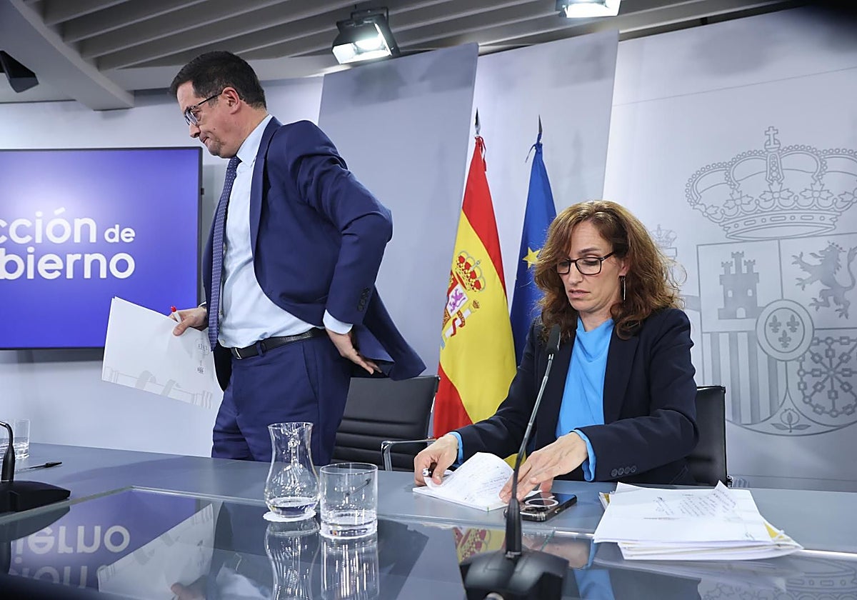 El desafío madrileño: Ministros con un historial de derrotas buscan "echar" a Ayuso