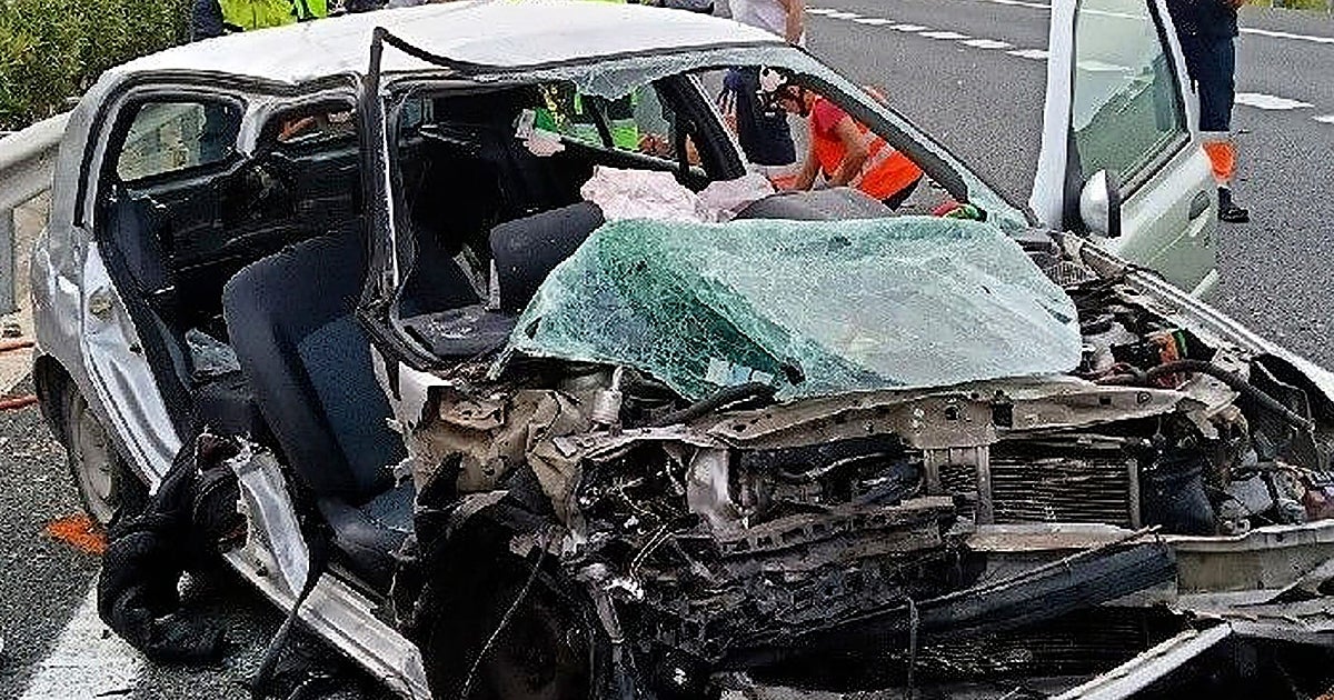 Un coche en sentido contrario provoca un grave accidente en la A-7 en Alicante