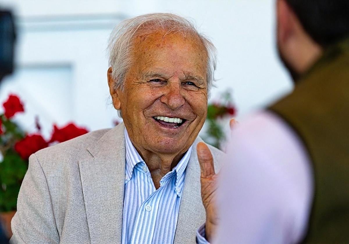 El Cordobés cumple 90 años y vuelve al foco mediático