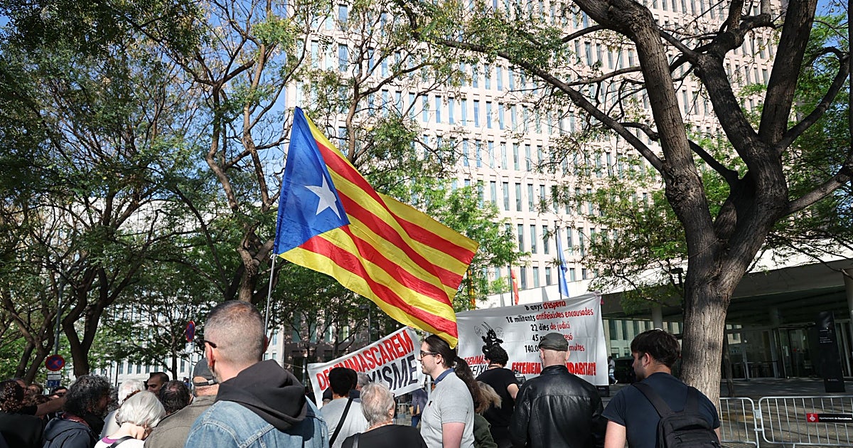 Cataluña revive los años negros del 'procés' con el juicio a 18 independentistas por el boicot a un acto de SCC sobre Cervantes