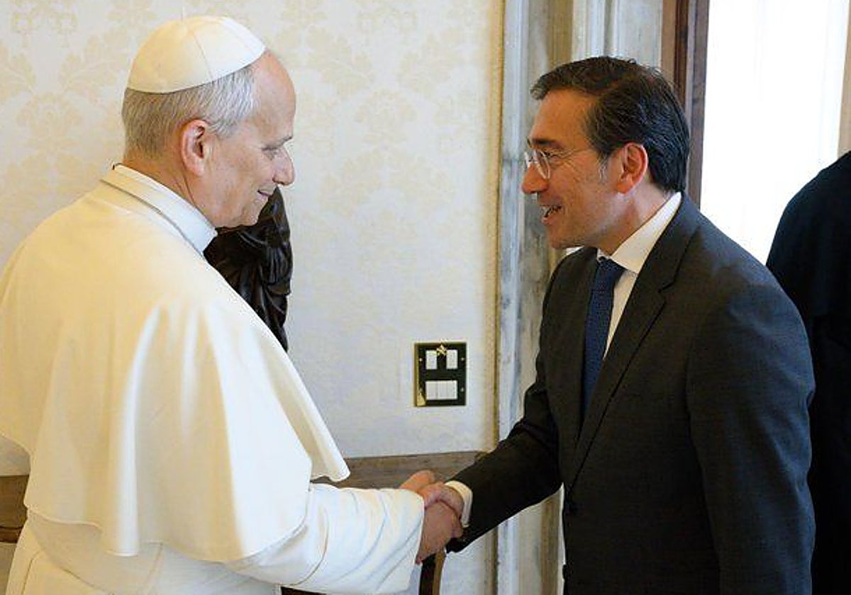 El ministro de Asuntos Exteriores, José Manuel Albares, se ha reunido esta mañana con el Papa León XIV