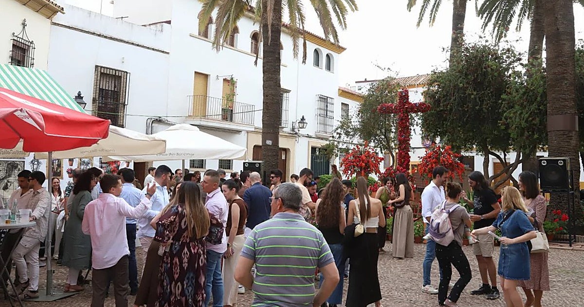 Bellido espera que los Patios de Córdoba «tengan cifras de visitantes que ayuden al sector turístico»